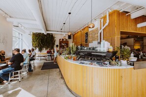 Dining - Charming St. Boniface home by Hospital & The Forks (Winnipeg)