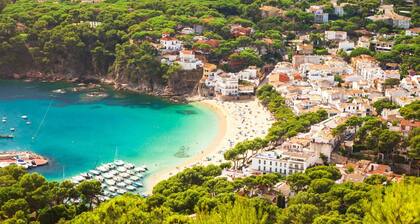 Gregal in Llafranc With 2 Bedrooms and 1 Bathrooms