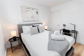 3 bedrooms, desk, WiFi, bed sheets