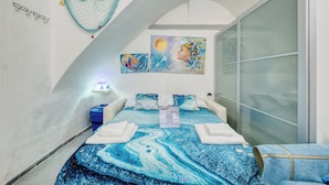 A bedroom with a bed, a nightstand, a wall-mounted shelf, and a painting. - Oltremare in Sanremo (Sanremo)