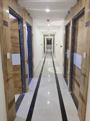 Lobby - HOTEL SAVERA (Ahmedabad)