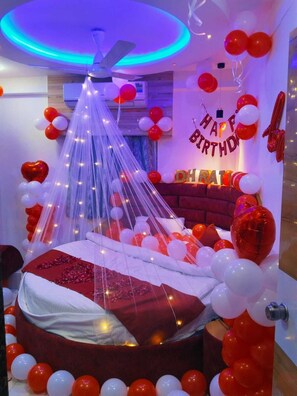 Egyptian cotton sheets, premium bedding, memory-foam beds, desk - HOTEL SAVERA (Ahmedabad)