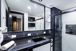 Basic Apartment | Bathroom - Jardins by Conviva (São Paulo)