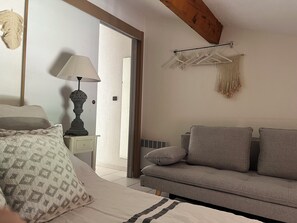 1 bedroom, iron/ironing board, WiFi