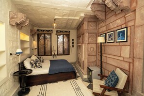 Kamar Double Mewah | Busa memori, brankas, dan didekorasi berbeda-beda