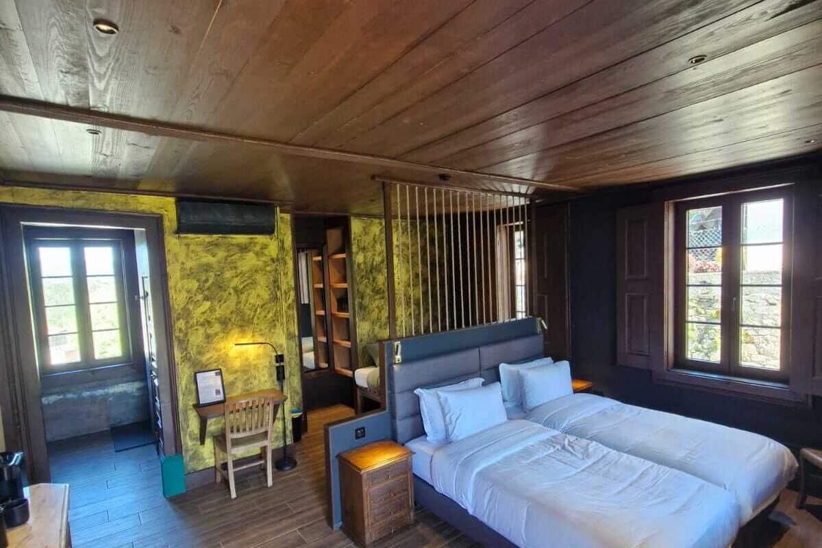 Habitación doble Deluxe, vista a la montaña | Ropa de cama hipoalergénica, minibar y decoración personalizada