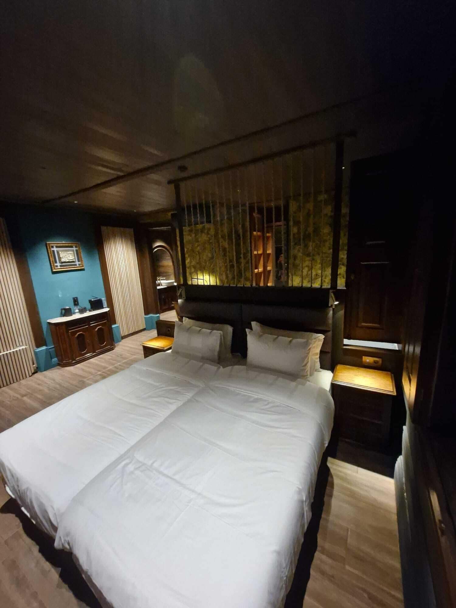 Literie hypoallergénique, minibar, décoration personnalisée