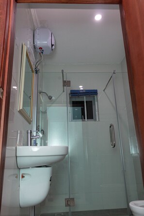 Luxury Apartment, Balcony, City View | Bathroom | Free toiletries, hair dryer, towels, soap - Happuch Apartment (Abuja)