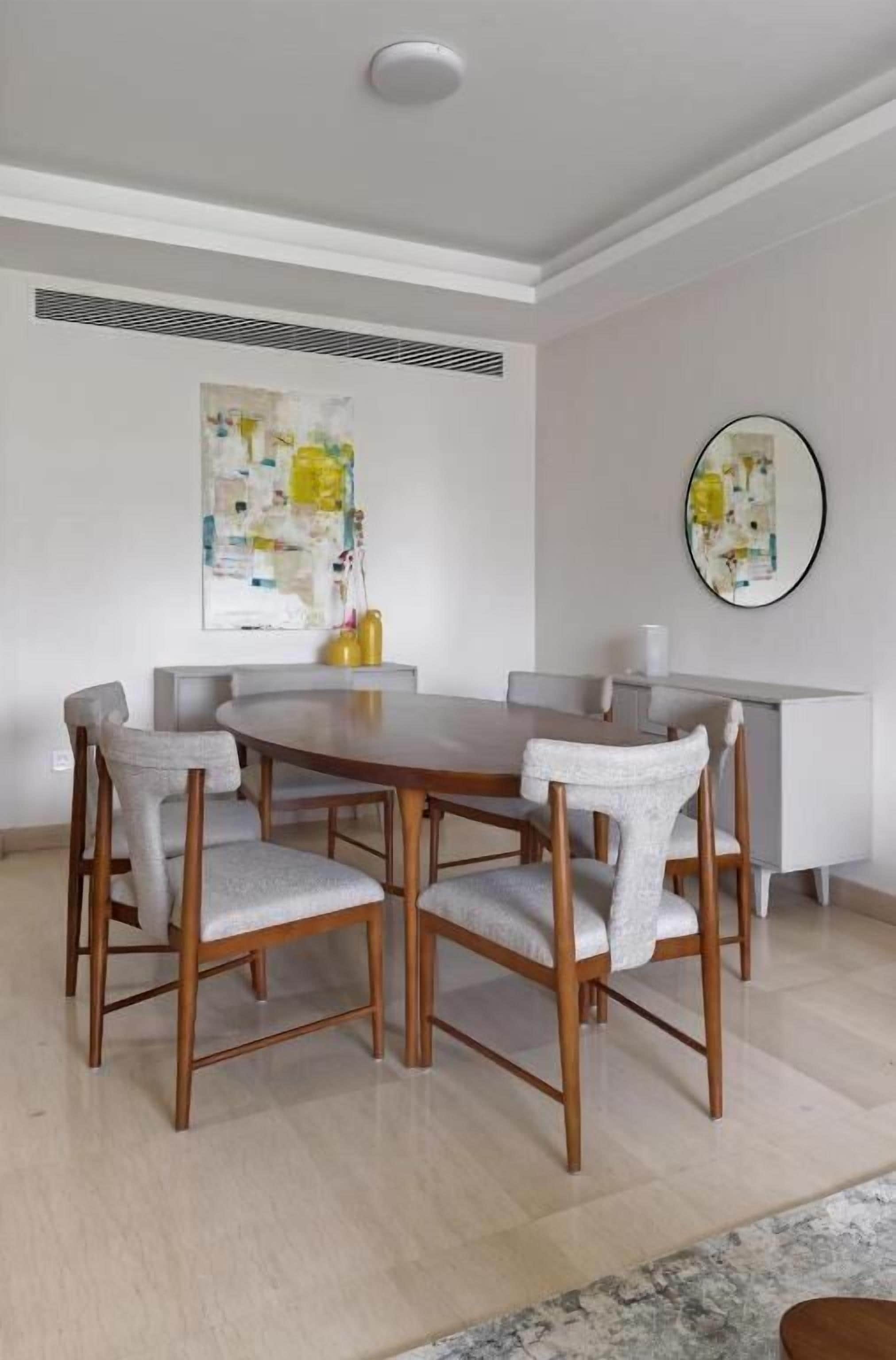 Deluxe Apartment, 2 Bedrooms, City View | In-room dining