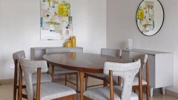 Deluxe Apartment, 2 Bedrooms, City View | In-room dining