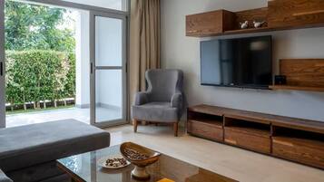 Classic Apartment, 2 Bedrooms, City View | Living area | Netflix, streaming services