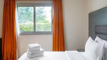 Classic Apartment, 2 Bedrooms, City View | Egyptian cotton sheets, premium bedding, WiFi (free)
