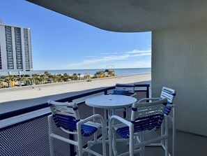 Outdoor dining - Kingston Brighton 107 Renovated ocean view 1st fl (Myrtle Beach)
