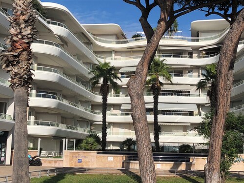 SEAFRONT: T2 * * * , GARAGE, AIR-CONDITIONING, WI-FI