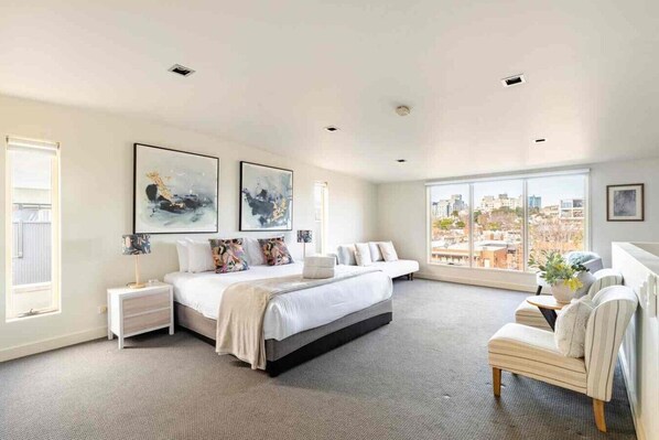 3 habitaciones, tabla de planchar con plancha, wifi y ropa de cama