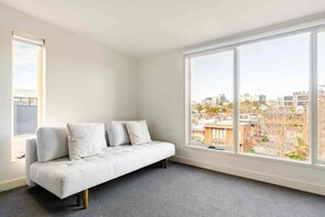 TV, fireplace - Walk to MCG | Luxury Richmond Townhouse (Richmond)