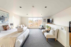 3 habitaciones, tabla de planchar con plancha, wifi y ropa de cama
