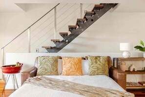 3 bedrooms, iron/ironing board, WiFi, bed sheets - Walk to MCG | Luxury Richmond Townhouse (Richmond)