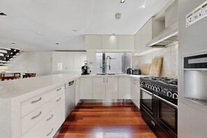 Stovetop - Townhouse -luxury 15 minute walk MCG (Richmond)