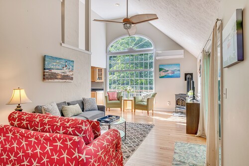 1/2 Mi to Ogunquit Beach: Maine Home w/ Deck!