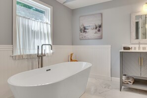 Interior - 1/2 Mi to Ogunquit Beach: Maine Home w/ Deck! (Ogunquit)