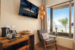 Villa Deluxe, 1 cama de matrimonio grande con sofá cama, vistas al mar | 1 dormitorio, caja fuerte, escritorio