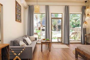 Deluxe Studio Suite | In-room safe, desk, laptop workspace, free WiFi