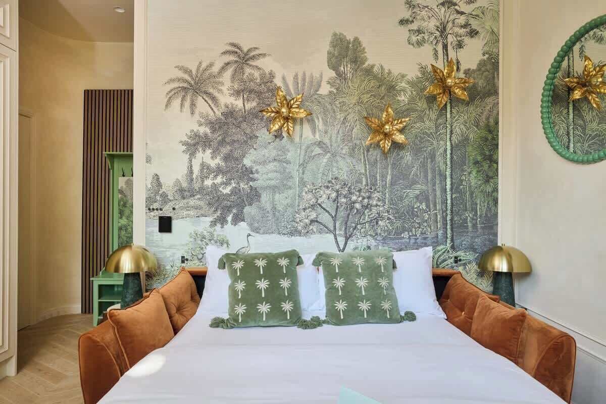 Bureau, fer et planche à repasser, Wi-Fi gratuit, draps fournis