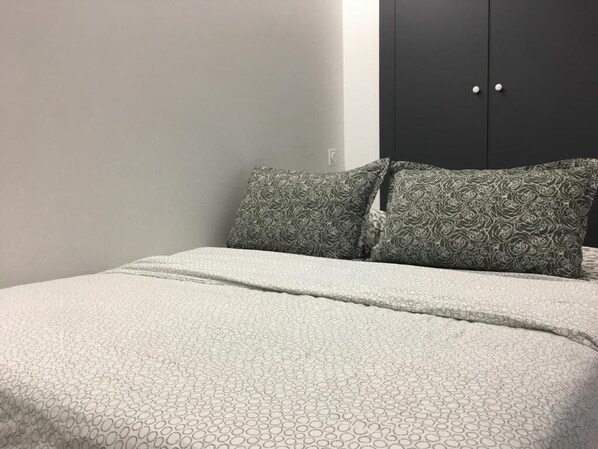 1 bedroom, iron/ironing board, bed sheets - Cosy Duplex in Hyper-Centre -2 Double Beds, Near Beach (Cannes)