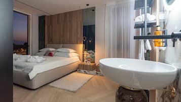 Habitación Deluxe doble, vistas al mar | Caja fuerte, decoración individual, mobiliario individual