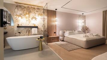 Deluxe Double Room with Bathtub, City View | In-room safe, individually decorated, individually furnished