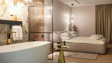 Deluxe Double Room with Bathtub, City View | In-room safe, individually decorated, individually furnished