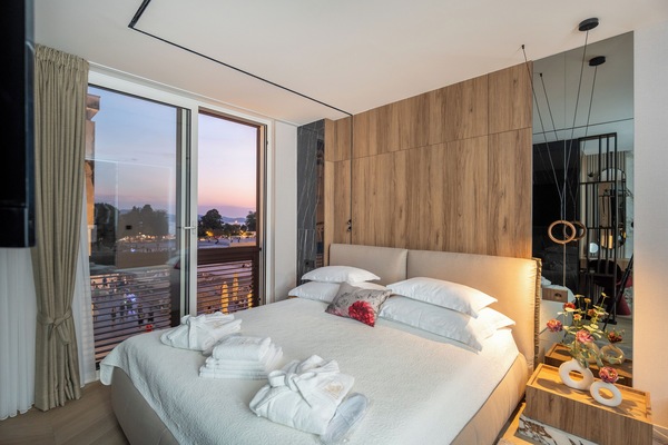 Deluxe Double Room, Sea View | In-room safe, individually decorated, individually furnished