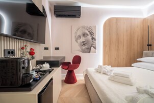 Quarto casal luxo, vista para a cidade | Cofres nos quartos, cortinas blackout, quartos à prova de som