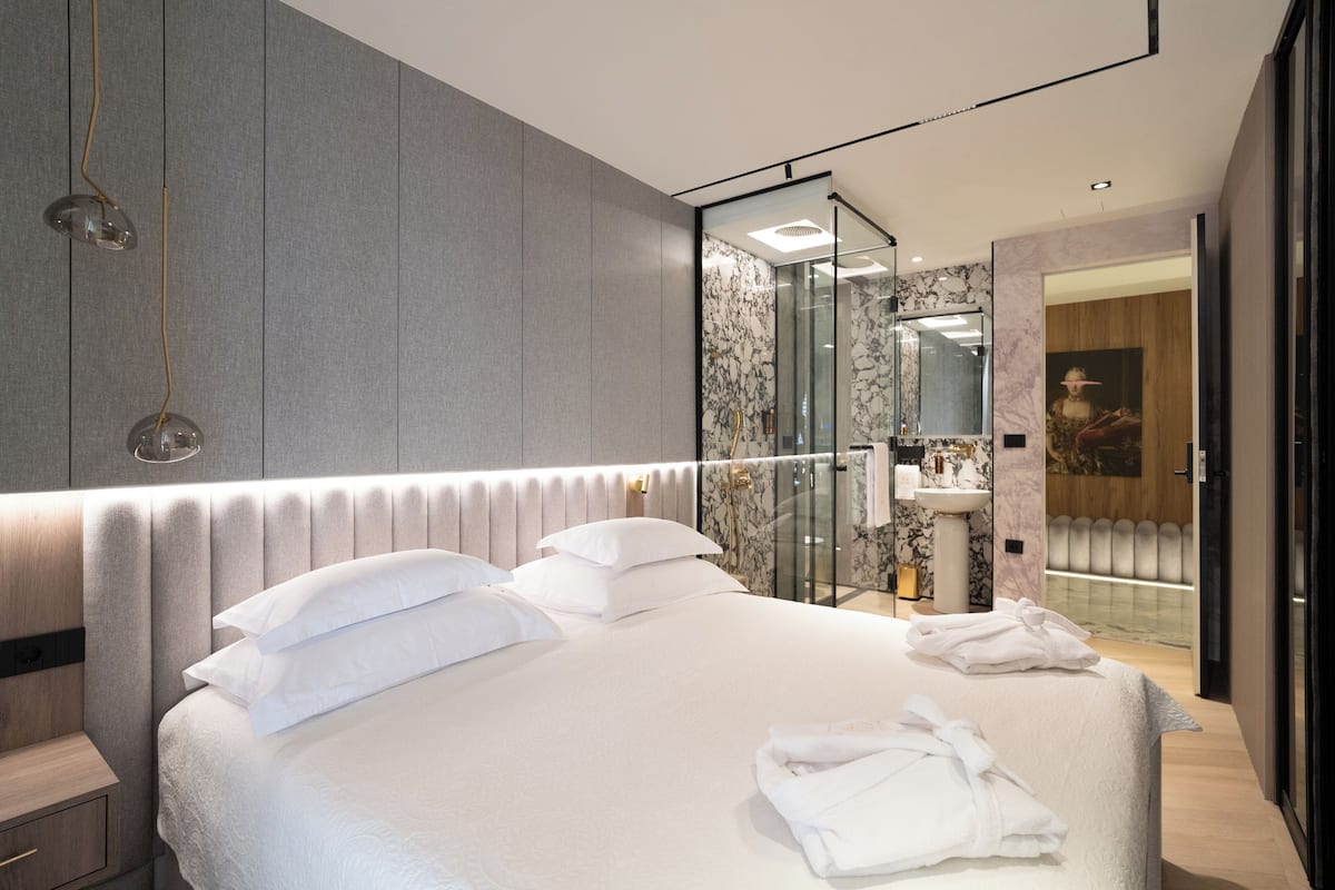 Deluxe Double Room, Partial Sea View