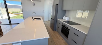 Zion on Yorkes-2 bedroom downstairs unit - Off peak special!