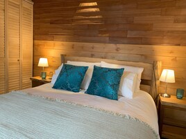 Deluxe Double Room, Hill View | Free WiFi