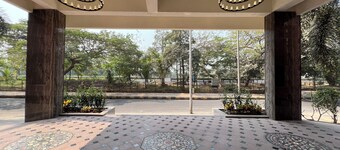 เอาท์สเตย์ เอ็กเซ็กคิวทีฟ อพาร์ตเมนต์