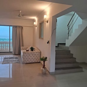 Executive Deluxe Room | Living area | 32-inch LCD TV with cable channels