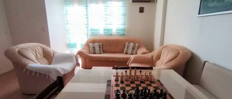 Smart-tv, bøger, videobibliotek, computerskærme