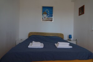 1 soverom, skrivebord, strykejern/-brett og wi-fi (inkludert)