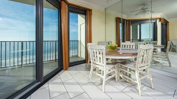 Condo, 1 Bedroom | Outdoor dining