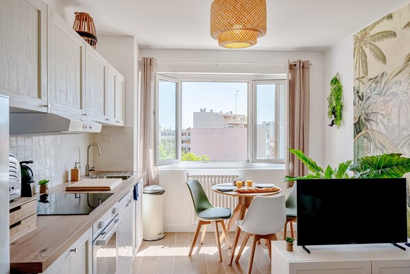 Fridge, microwave, oven, dishwasher