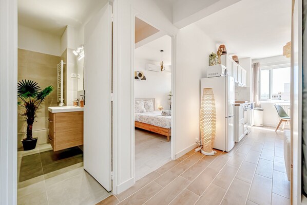 1 bedroom, desk, iron/ironing board, WiFi