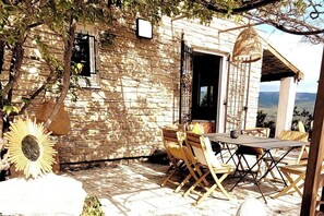 Outdoor dining - Provençal house between sea and vineyards (Le Beausset)