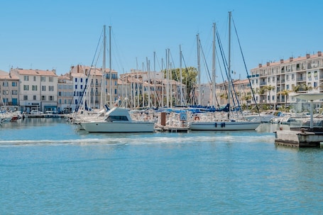 Marina. Charming Apartment - Panoramic Harbor View