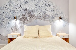 1 bedroom, desk, iron/ironing board, Internet