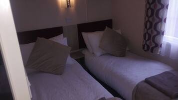 Cabin | 2 bedrooms, iron/ironing board, free WiFi, bed sheets