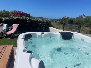 Outdoor spa tub - Maison duplex Ile Rousse (Lozari) with private spa and close to the beach (LOZARI)
