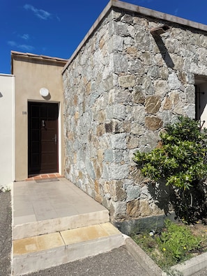 Exterior detail - Maison duplex Ile Rousse (Lozari) with private spa and close to the beach (LOZARI)